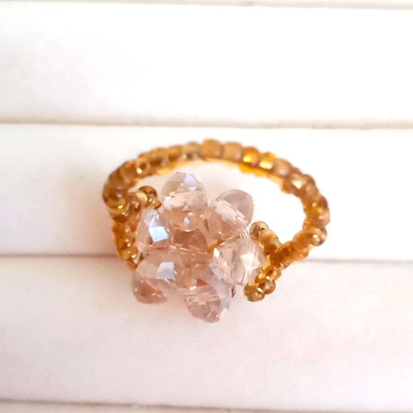 HAND BEADED FLOWER RING - Picture 4 of 4